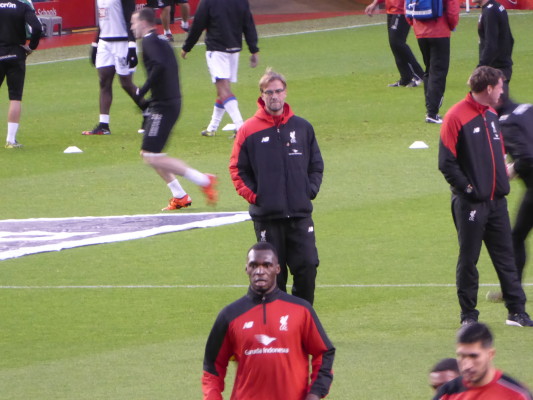 Jurgen Klopp watches over Christian Benteke in training