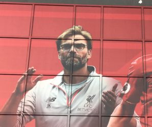 picture of jürgen klopp on the side of the kop