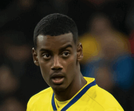 alexander isak in the yellow top of sweden